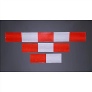 Raudonos ir baltos šviesą atspindinčios barjerinės juostelės