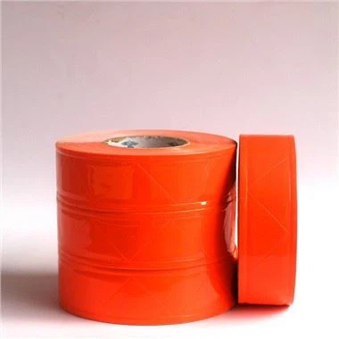 Prisiūkite šviesą atspindinčias drabužių juosteles